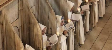 monks praying 